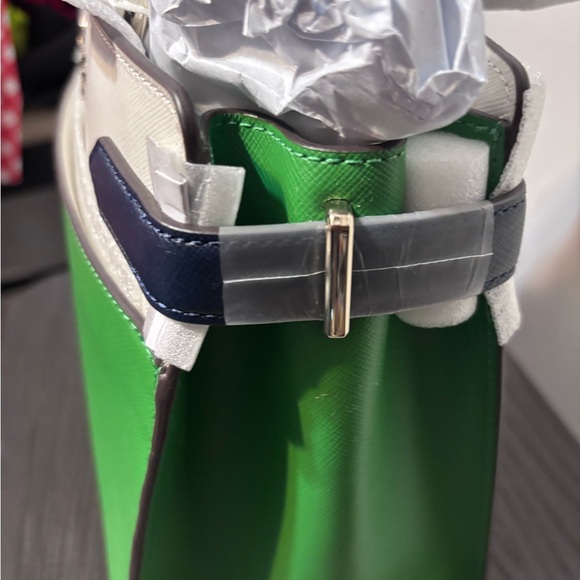 Kate Spade Green and White Tote with Navy Accents - Picture 2 of 5